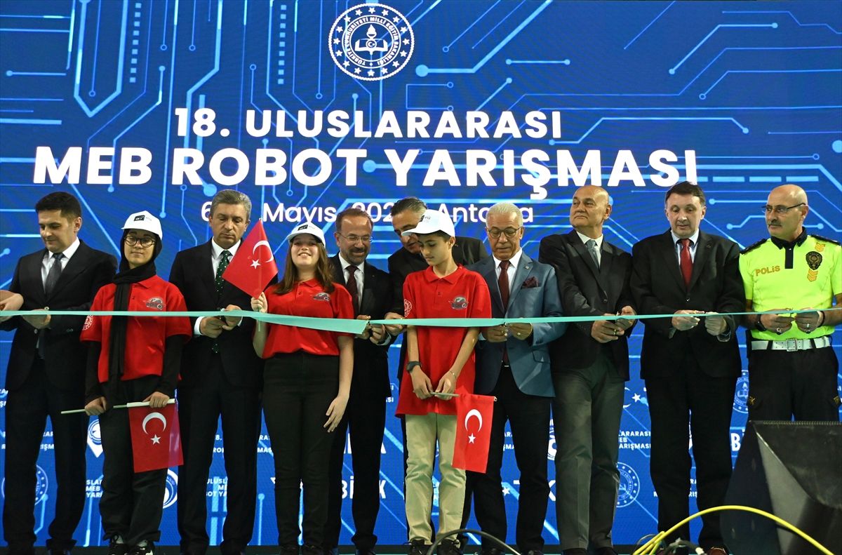 Antalya'da '18'inci Uluslararası MEB Robot Yarışması' düzenlendi