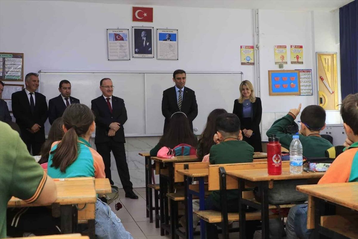 MEB Ölçme, Değerlendirme ve Sınav Hizmetleri Genel Müdürü Kılınç, Antalya'da incelemelerde bulundu