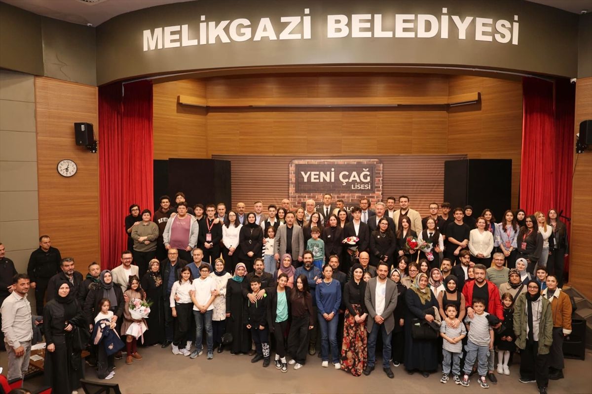 Mektep Melikgazi öğrencilerinin hazırladığı tiyatro oyunu seyirciyle buluştu