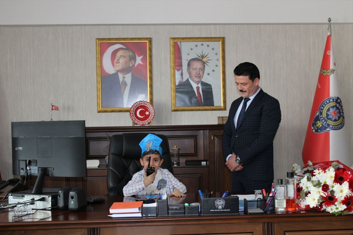 Mersin'de anaokulu öğrencileri, Polis Haftası'nı telsizden kutladı