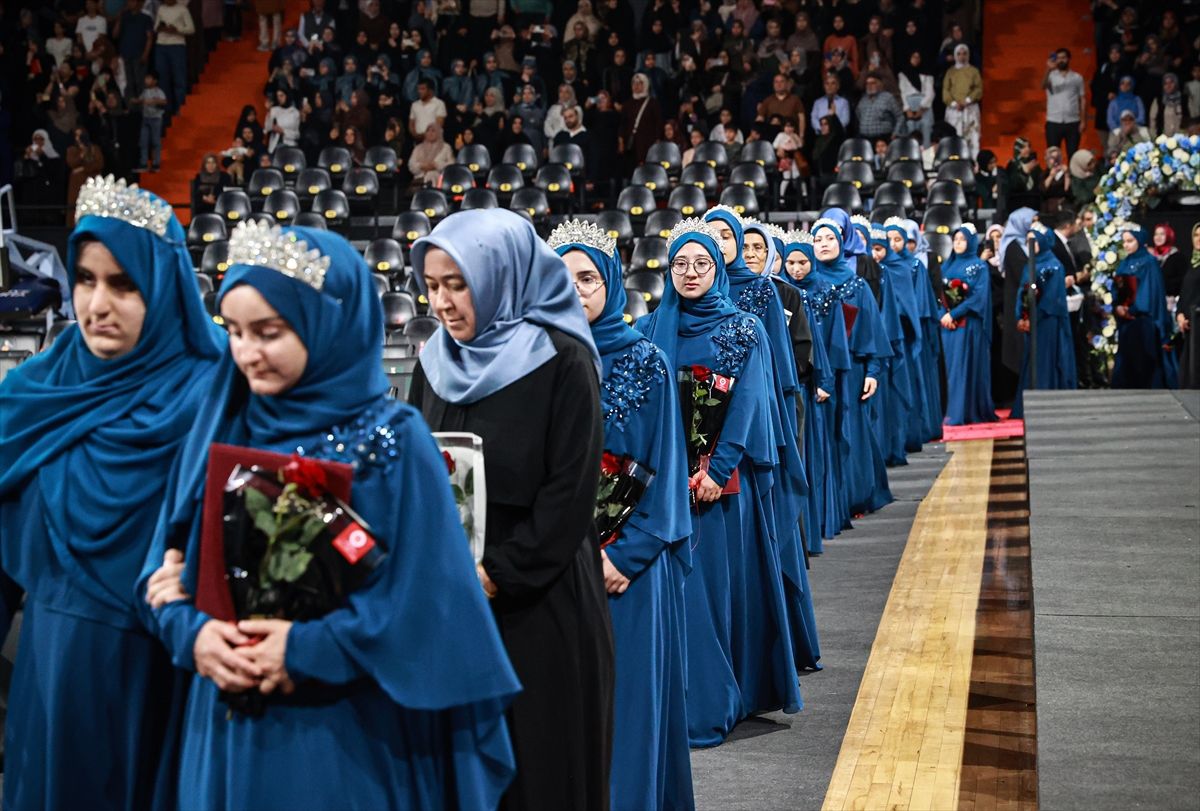 Mersin'de hafızlığını tamamlayan 260 öğrenci icazet aldı