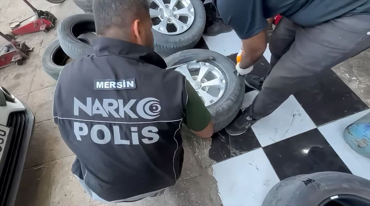 Mersin'de pikabın lastiklerine gizlenmiş 8 kilo 266 gram eroin ele geçirildi