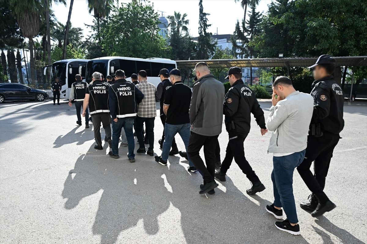Mersin'de uyuşturucu operasyonunda yakalanan 11 zanlı tutuklandı