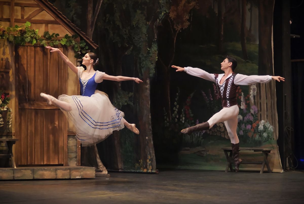 Mersin Kültür Yolu Festivali'nde "Giselle" balesi sahnelendi