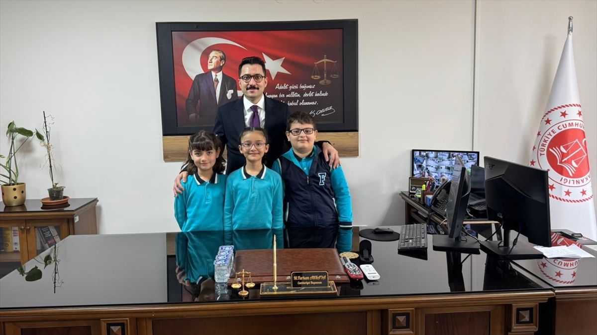 Merzifon Cumhuriyet Başsavcısı Akkaya, koltuğunu öğrencilere devretti