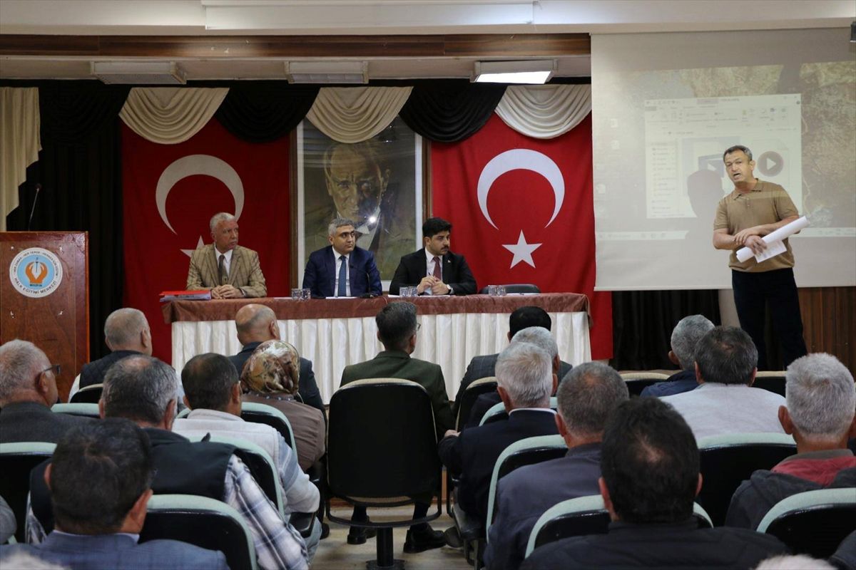 Merzifon'da muhtarlar KKKA hastalığı konusunda bilgilendirildi