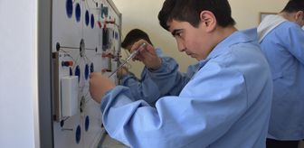 Meslek lisesi öğrencileri eğitim setlerini üretip maliyeti yüzde 40 düşürdü