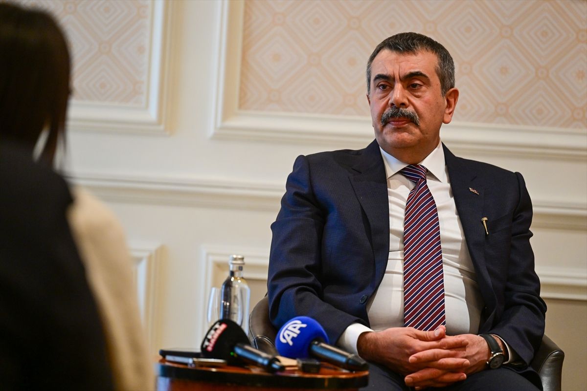 Milli Eğitim Bakanı Tekin, Rusya'da MEB burslu Türk öğrencilerle bir araya geldi Açıklaması