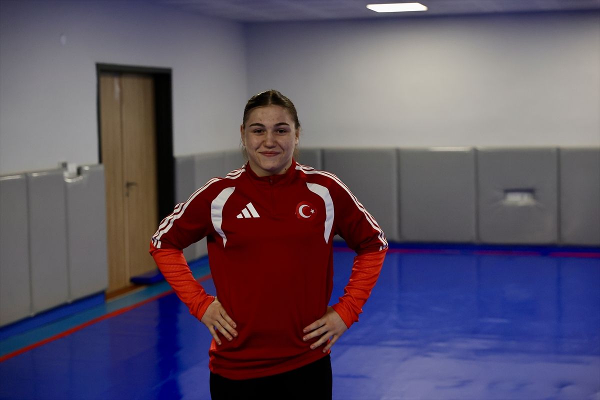 Milli güreşçi Beyza Nur Akkuş'un madalya sevinci