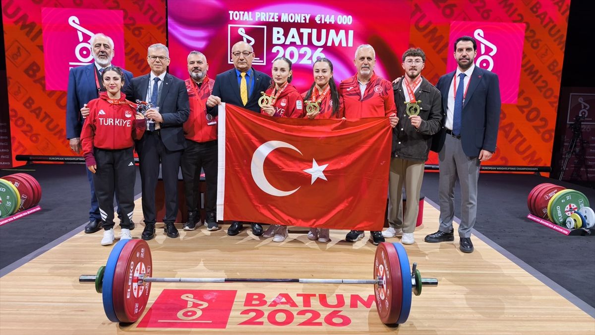 Milli halterci Cansel Özkan, Avrupa Şampiyonası'nda 3 bronz madalya kazandı