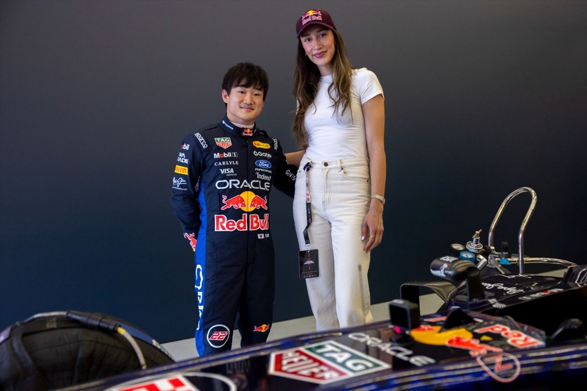 Milli voleybolcu Hande Baladın, Formula 1 pilotu Yuki Tsunoda ile bir araya geldi