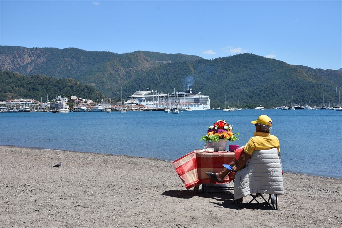 "MSC Divina" kruvaziyeri Marmaris'e 3 bin 471 yolcusuyla geldi