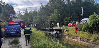 Muğla'da su kanalına devrilen otomobilin sürücüsü hayatını kaybetti
