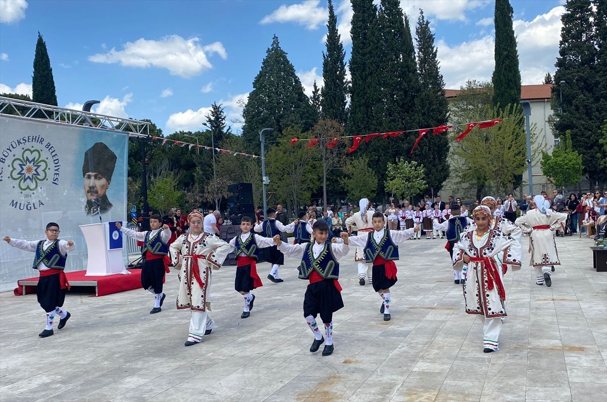 Muğla'da Uluslararası Çocuk Şenliği Halk Dansları gösterisi yapıldı