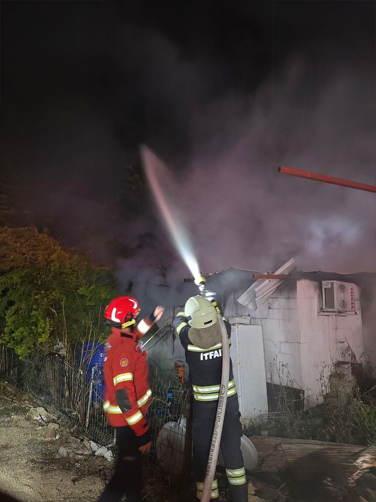 Muğla'da yangın çıkan müstakil ev kullanılamaz hale geldi