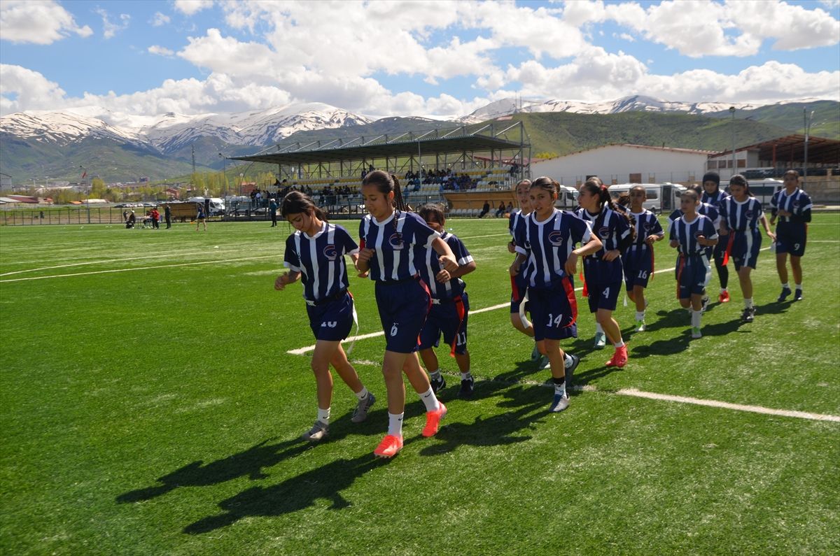 Muş'ta 'Okul Sporları Kız-Erkek Ragbi' müsabakaları başladı