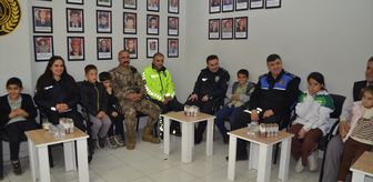 Muş'ta polis ekipleri, Vatan Kahramanları Yardımlaşma ve Dayanışma Derneği'ni ziyaret etti