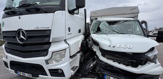 Nevşehir'de tırla çarpışan kamyonetteki 2 kişi yaralandı