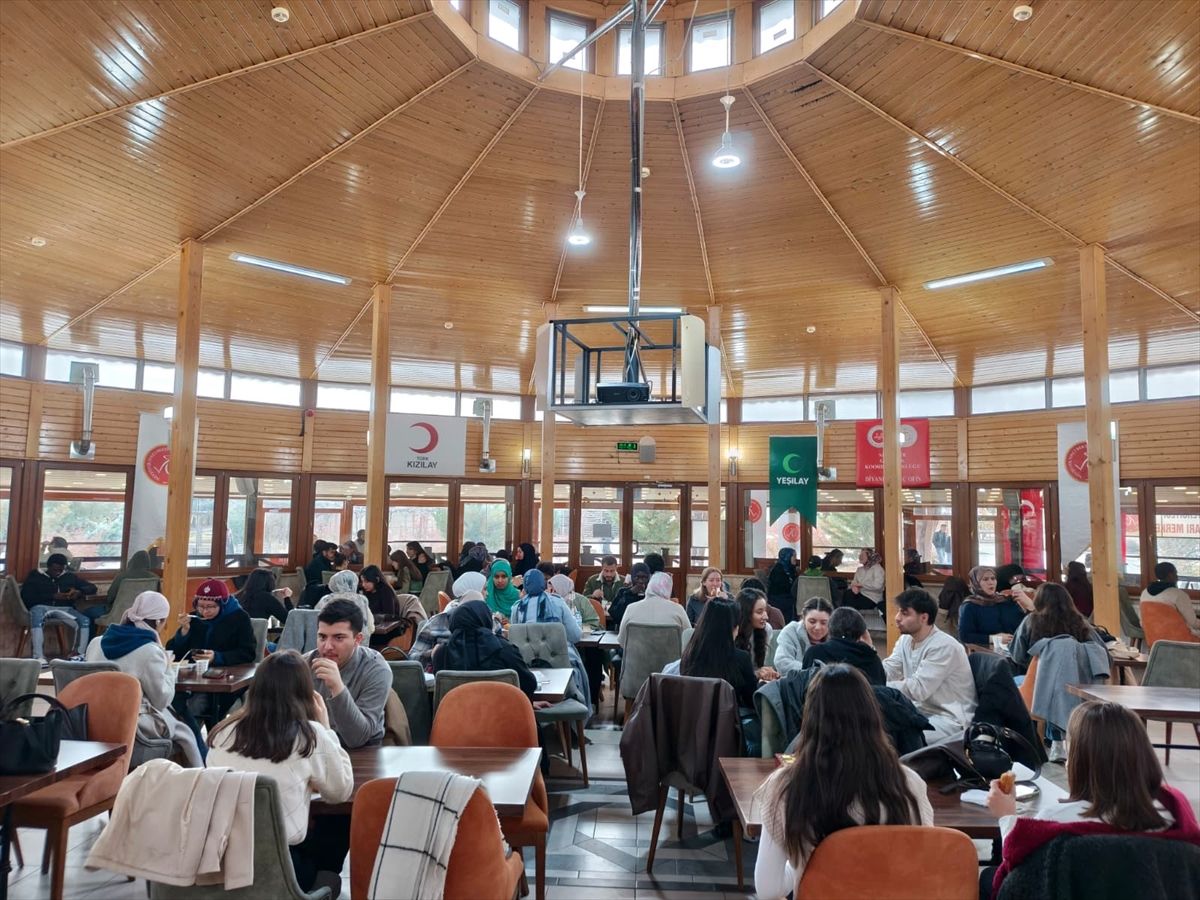 NEVÜ'deki Camlı Köşk her gün 1000'den fazla öğrenciye ücretsiz yemek hizmeti veriyor