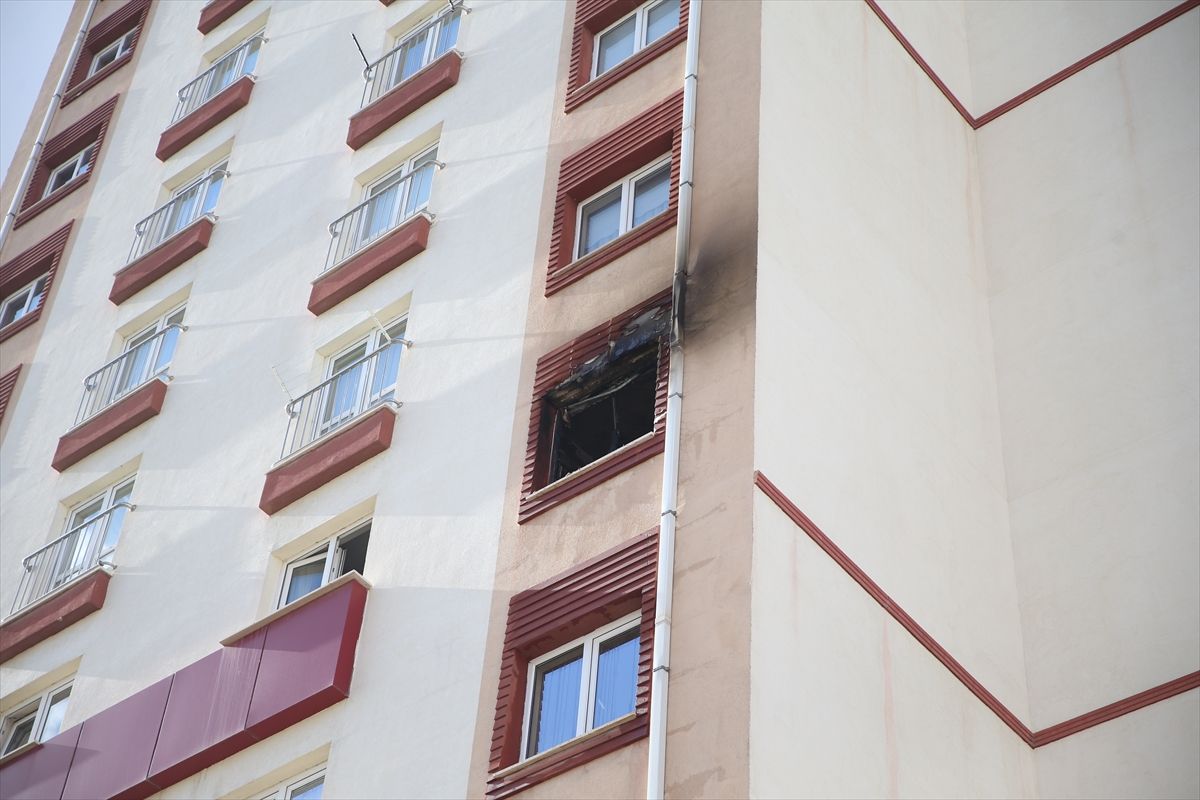 Niğde'de apartman dairesinde çıkan yangın hasara neden oldu