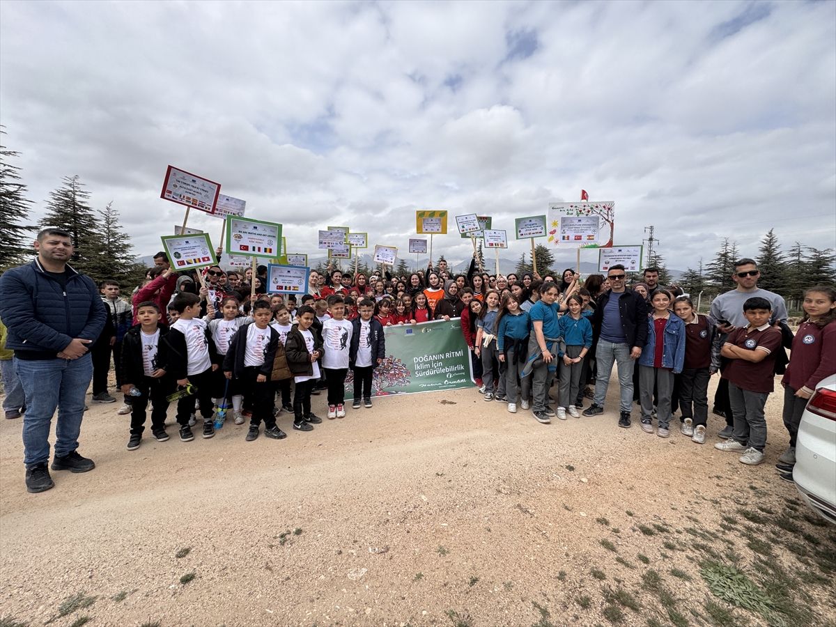 Niğde'de "Doğanın Ritmi İklim için Sürdürülebilirlik eTwinning Hatıra Ormanı Oluşturma" etkinliği yapıldı