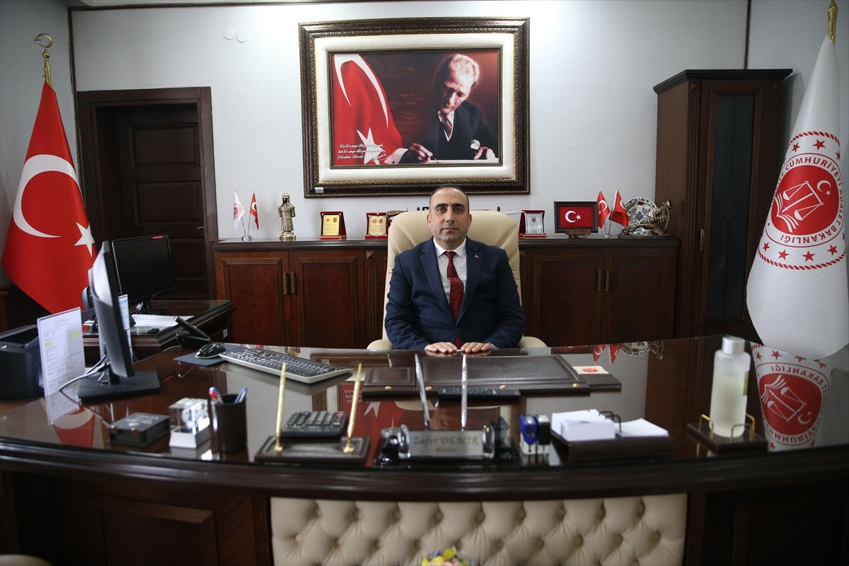 Niğde'de hükümlüler huzurevi sakinlerinin gönüllü kuaförü oldu
