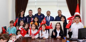 Ödemiş Adliyesi'nde makam koltukları çocuklara bırakıldı