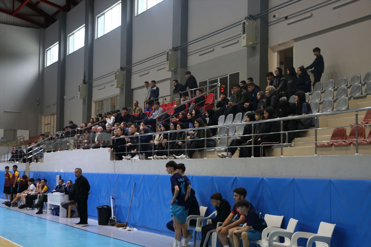 Of'ta düzenlenen liseler arası futsal müsabakaları sona erdi