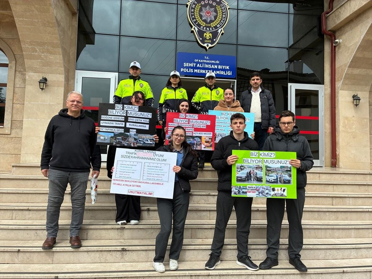 Of'ta lise öğrencileri trafik uygulamasına katıldı
