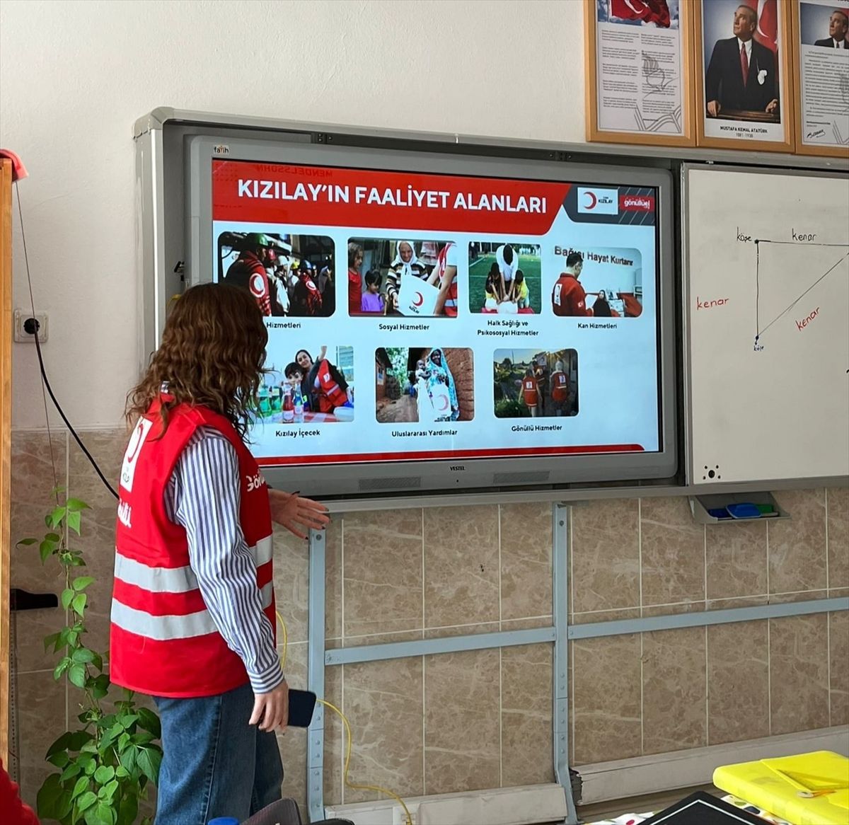 Oğuzlar'da Kızılay öğrencilere tanıtıldı
