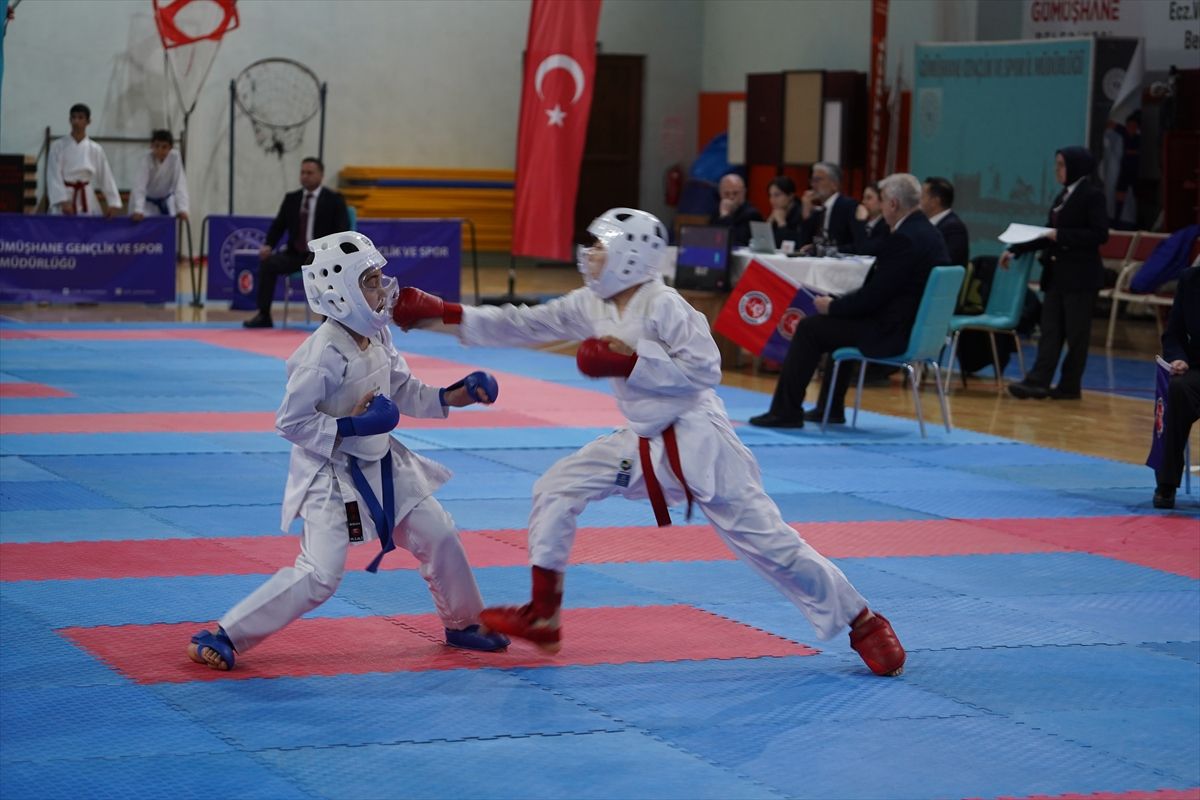 Okul Sporları Karate Yıldızlar Grup müsabakaları Gümüşhane'de başladı