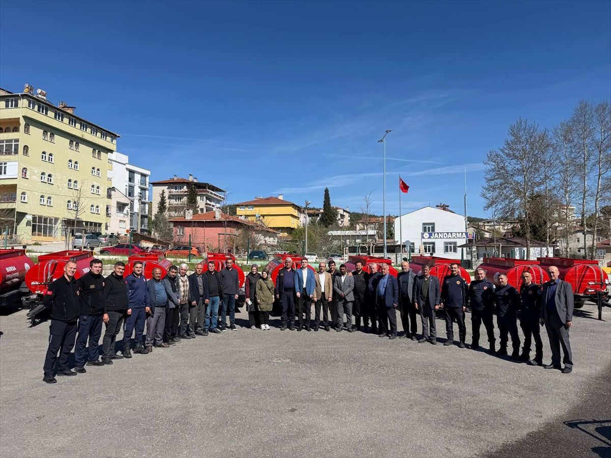 Orhaneli'nin kırsal mahallelerine su tankerleri teslim edildi