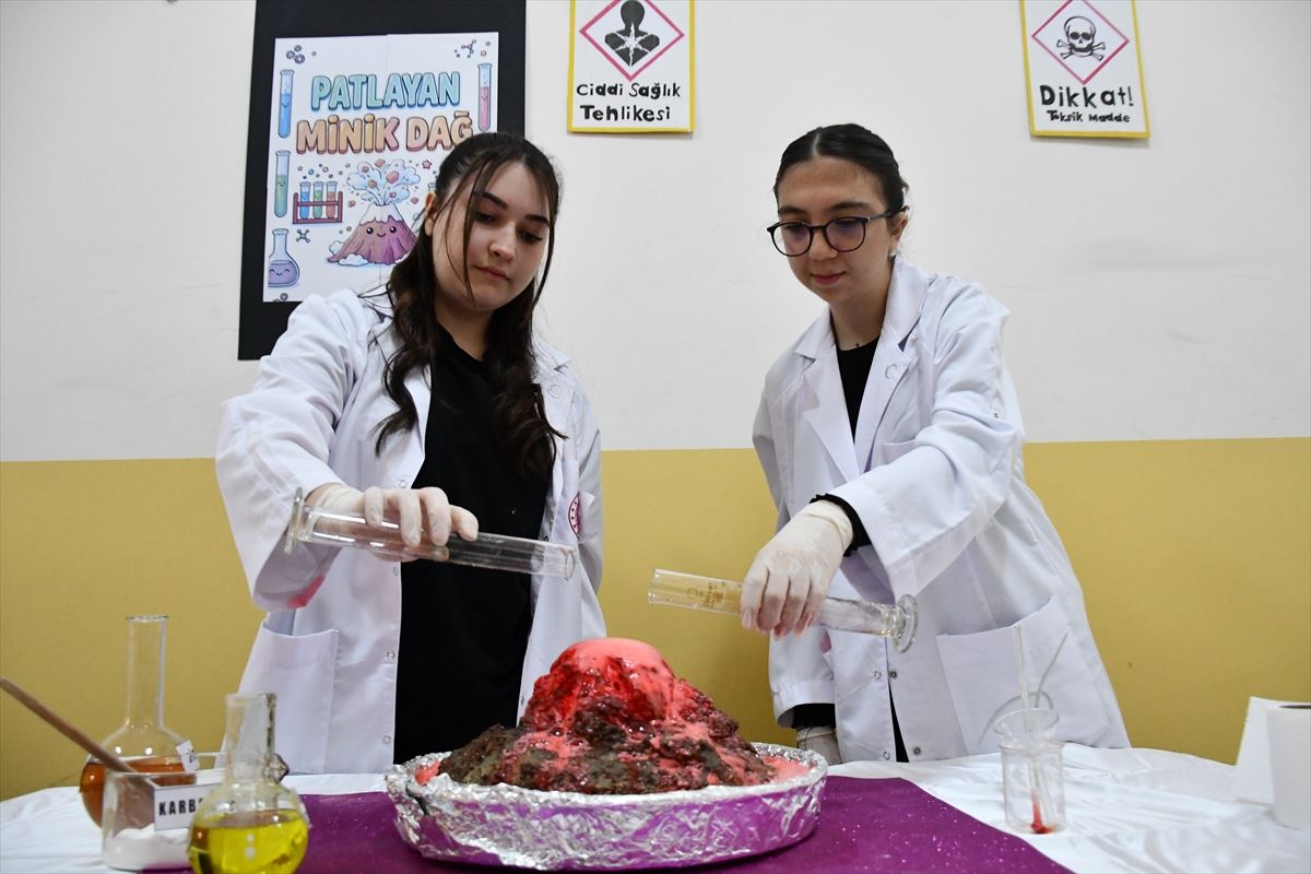 Osmaneli'de 'Çocuk Kimya Şenliği' düzenlendi