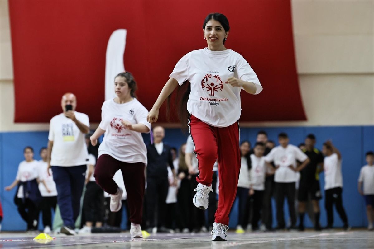 'Özel sporculara' yönelik Ege Bölgesi Oyunları Kula'da yapıldı