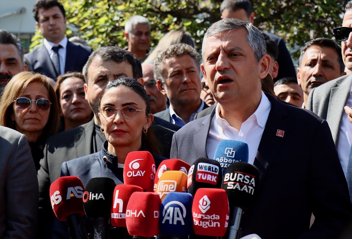 Özgür Özel'den, Bursa Büyükşehir Belediye Başkanlığı görevinden uzaklaştırılan Bozbey'e cezaevinde ziyaret...