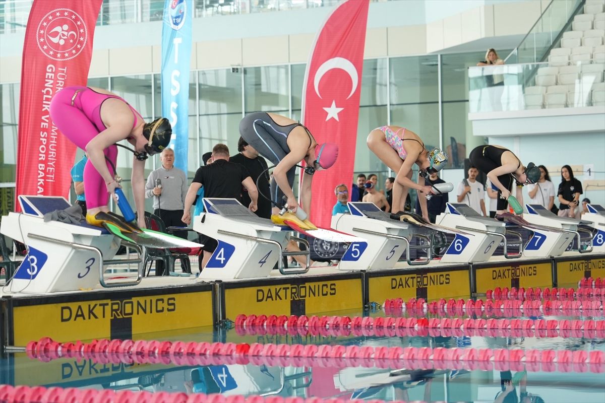 Paletli yüzme şampiyonası ve milli takım seçmeleri Edirne'de yapıldı