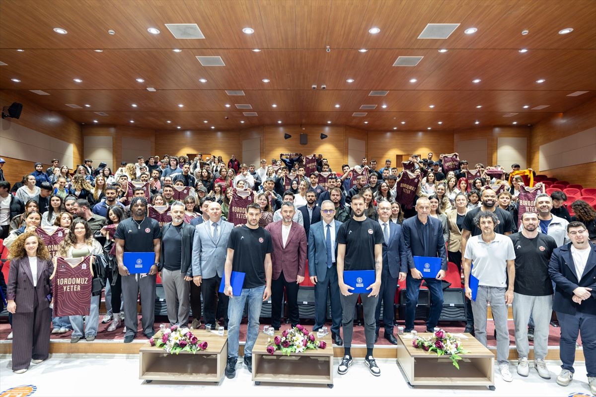 Parmos Bordo BK yönetimi ve oyuncuları öğrencilerle buluştu