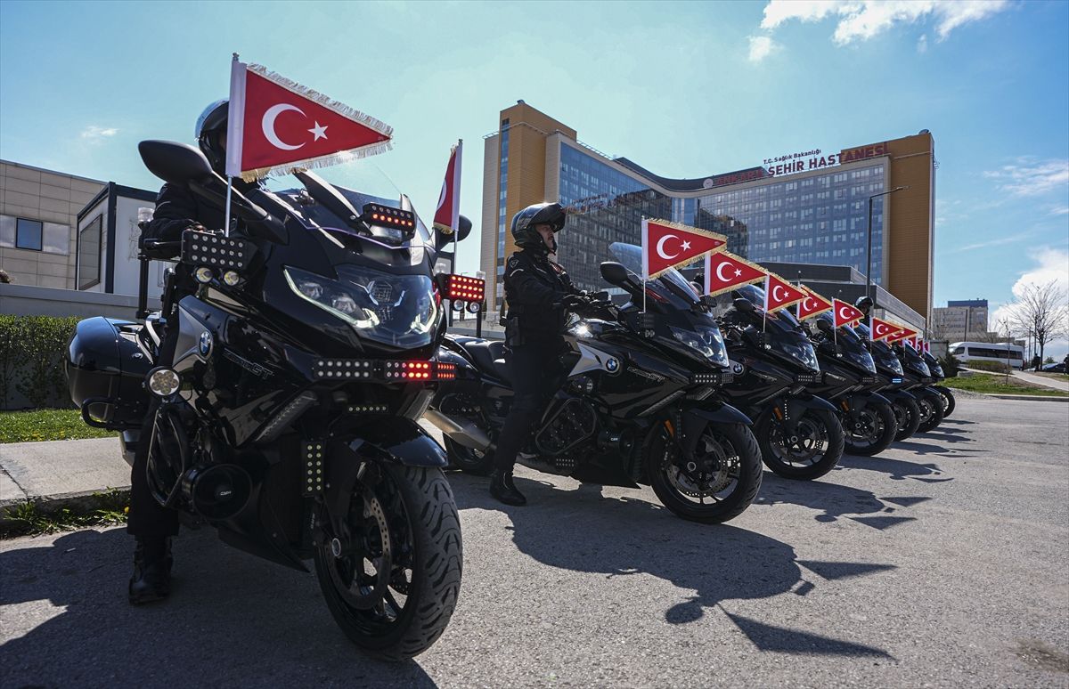 'Polis Haftası' kapsamında Cumhurbaşkanlığı koruma polislerinden hastanede tedavi gören çocuklara ziyaret