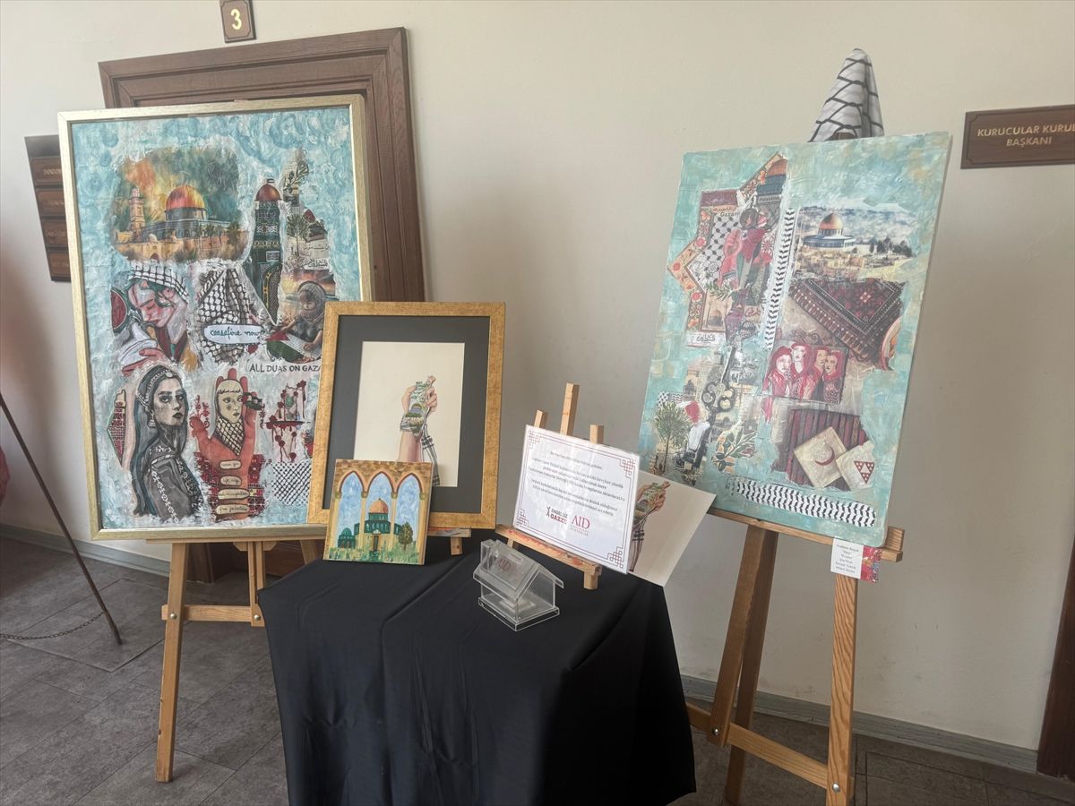 Ressam İlhami Atalay'ın öğrencilerinin 'Ustanın İzinde: Yama Yama' sergisi açıldı