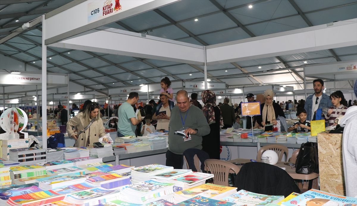 Rize'de 3. Kitap Fuarı devam ediyor