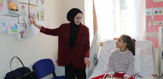 Rizeli diyaliz hastası Melek, gönüllü öğrencilerin desteğiyle okuma yazma öğreniyor