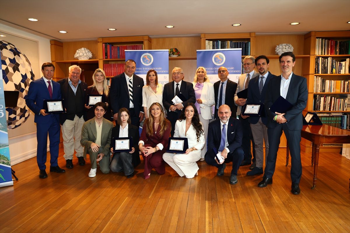 Roma'daki Akdeniz Gazeteciler Derneğinden AA muhabirine ödül