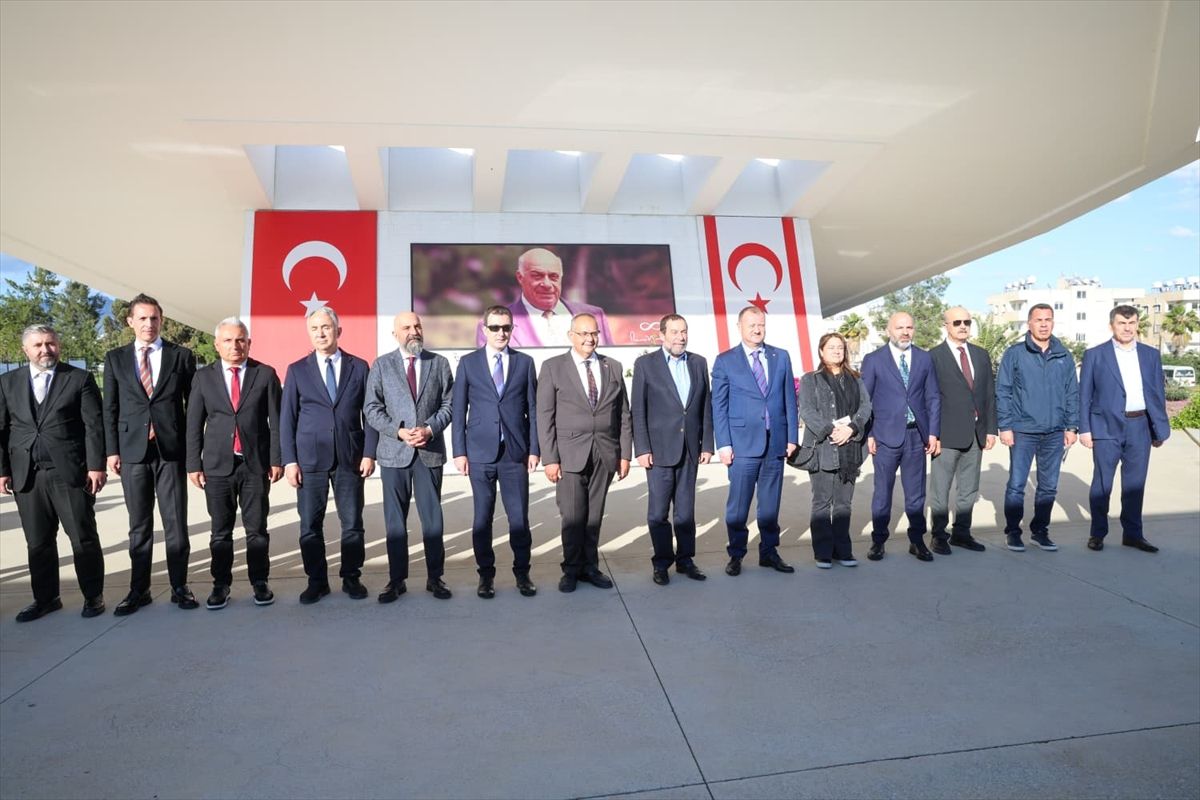 RTÜK Başkanı Daniş'ten Kıbrıslı Türk liderlerin anıt mezarlarına ziyaret