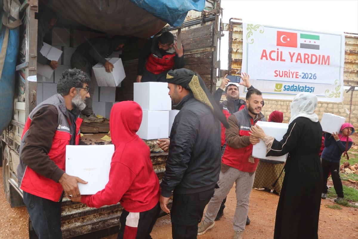 Sadakataşı Derneği, İdlib'de mülteci kamplarındaki 550 aileye gıda yardımı yaptı