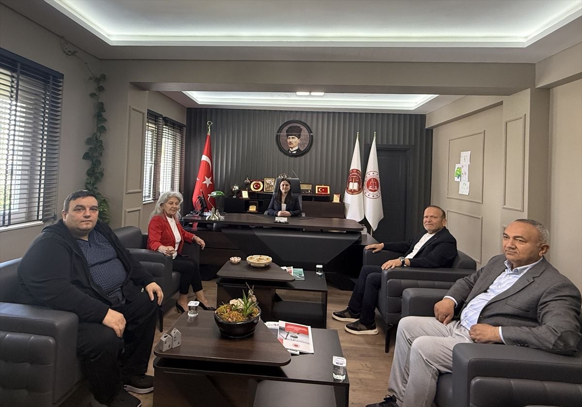 Anamur'da gazetecilerden Ağır Ceza Mahkemesi Başkanı Topaloğlu'na ziyaret
