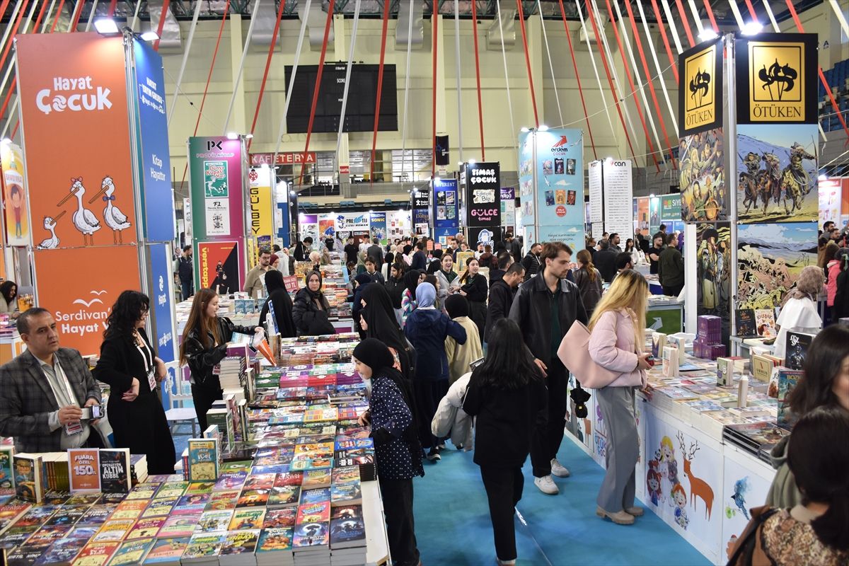 Sakarya'da "2. Serdivan Kitap Fuarı" açıldı