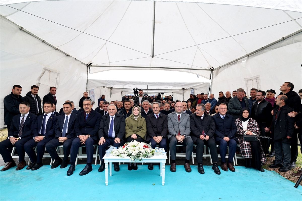 Sakarya'da Atatürk Caddesi'nin altyapı çalışmaları başladı