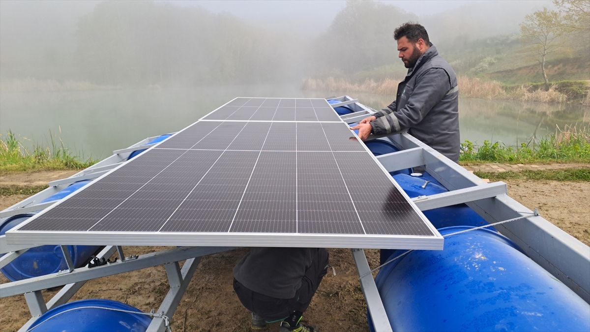 Sakarya'da kurulan Yüzer GES, temiz enerji ve su tasarrufu sağlayacak