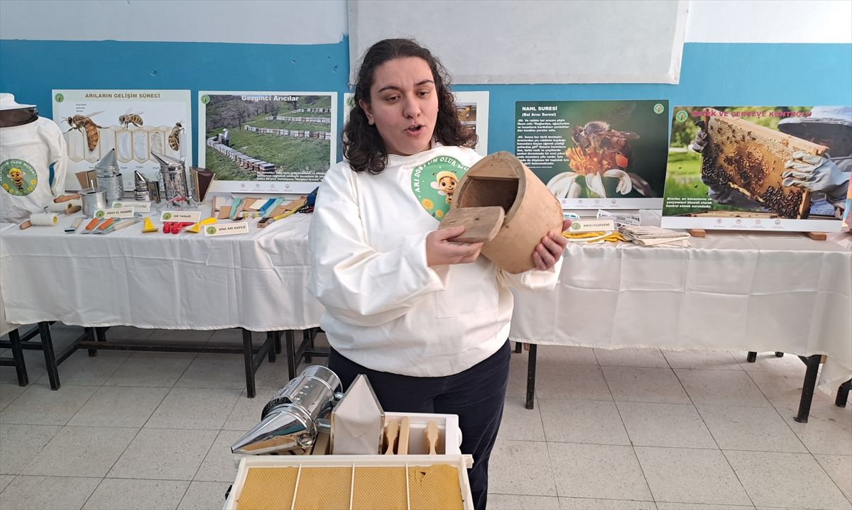 Sakarya'da öğrencilere arıların doğadaki önemi anlatıldı