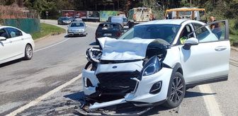 Sakarya'da otomobil ile pikabın çarpıştığı kazada 4 kişi yaralandı